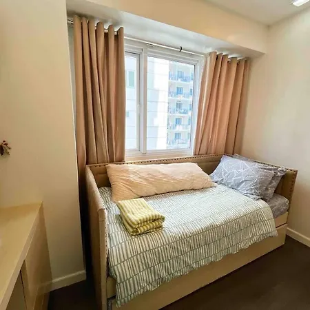 Modern 2-Bedroom Suite For 5 Across Moa